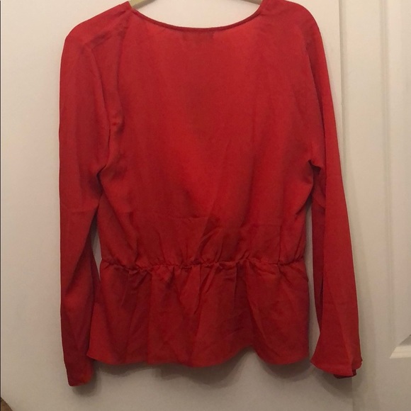 Beautiful red flowy top - Picture 5 of 5